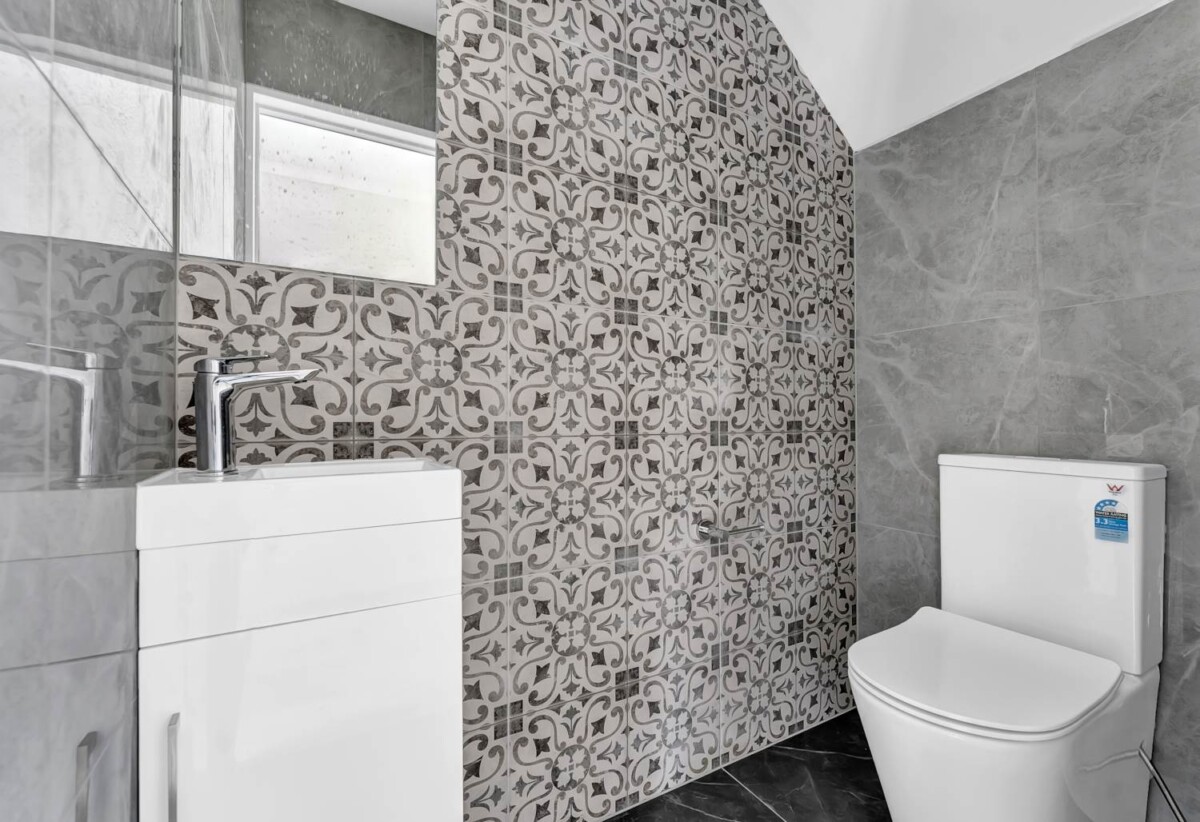 126m2 4 beds 3.5 baths home with 2 car parks, close to schools, shops, supermarkets, seaside reserve, 0.3 km to Manurewa South School. 64D Coxhead Road, Manurewa, Auckland