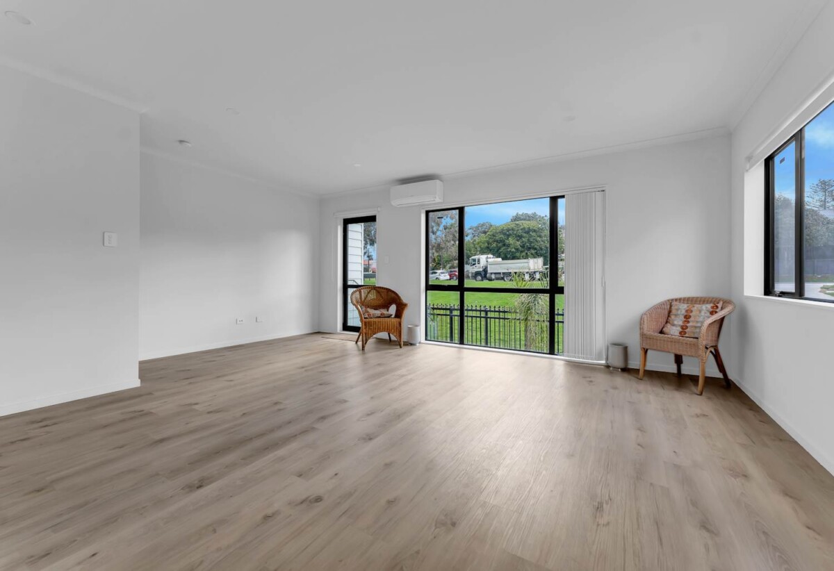 126m2 4 beds 3.5 baths home with 2 car parks, close to schools, shops, supermarkets, seaside reserve, 0.3 km to Manurewa South School. 64D Coxhead Road, Manurewa, Auckland