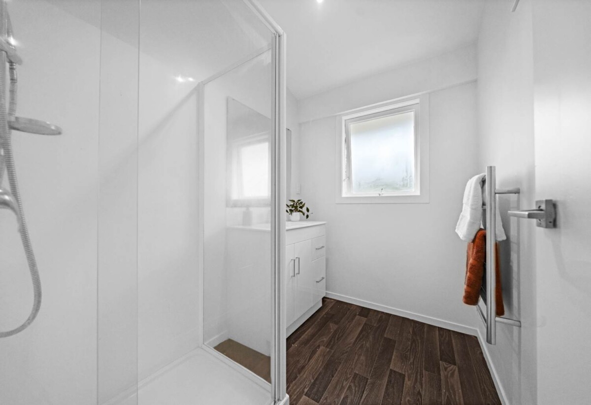 Home and income, Both Renovated, 2 beds 1 bath main home + standalone 1 bed 1 bath second dwelling, Both dwellings are fully Healthy Homes compliant,, close to Otahuhu Train Station and SH1 motorways, 0.2 km to Fairburn School, 3/15 Monterey Avenue, Otahuhu, Auckland
