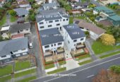 Brandnew 2 beds 2 baths home with car park, Ground Floor: Private sitting room with combine bathroom with separate laundry – perfect for guests, multigenerational living, or working from home, Steps from popular cafes, shops, supermarket and dining spots, 0.8 km to Pakuranga College, 3/24 Aberfeldy Avenue, Highland Park, Auckland