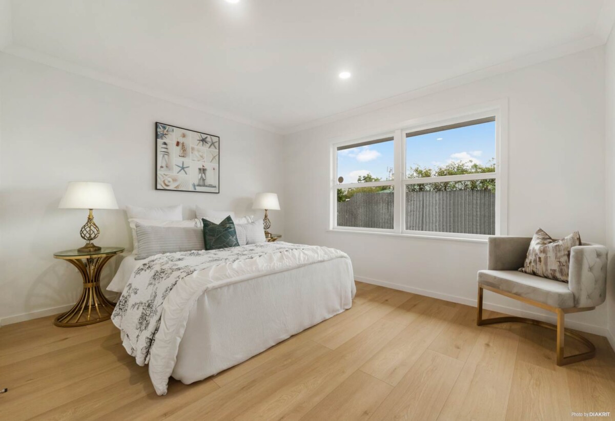 Vendor Is Keen to Sell, Fully Renovated 2 Bedrooms + 1 Office + 2 Carpark, Eclose to Ellerslie village, Sylvia Park, Lunn Ave, the train station, public transport, 0.5 km to Panmure District School, 1/93 Barrack Road, Mt Wellington, Auckland
