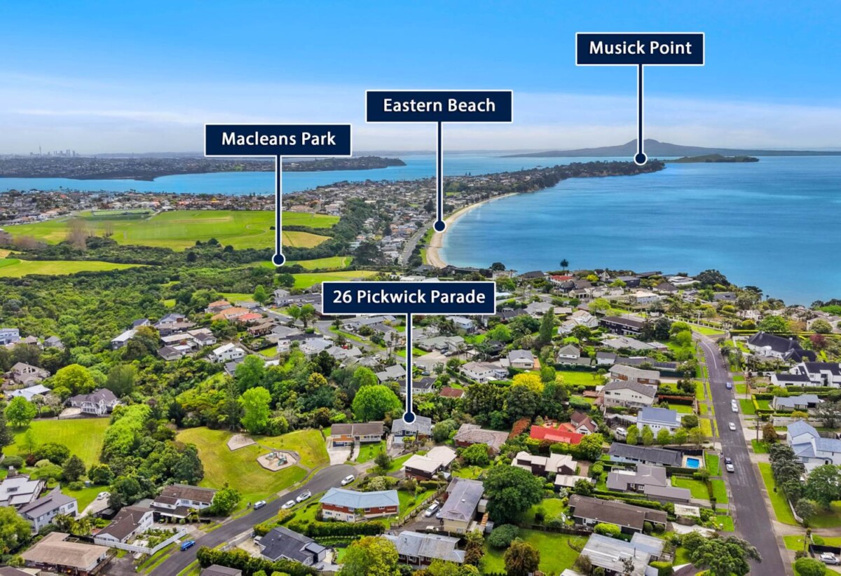 For rent, 5 beds 3 baths house with garage, available 9th April, In Zone for Macleans, BBI and Mellons Bay School, walking distance to Macleans College, 26 Pickwick Parade, Mellons Bay, Auckland