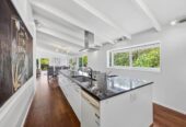 For rent, 5 beds 3 baths house with garage, available 9th April, In Zone for Macleans, BBI and Mellons Bay School, walking distance to Macleans College, 26 Pickwick Parade, Mellons Bay, Auckland