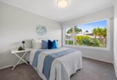 For rent, 5 beds 3 baths house with garage, available 9th April, In Zone for Macleans, BBI and Mellons Bay School, walking distance to Macleans College, 26 Pickwick Parade, Mellons Bay, Auckland
