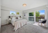 For rent, 5 beds 3 baths house with garage, available 9th April, In Zone for Macleans, BBI and Mellons Bay School, walking distance to Macleans College, 26 Pickwick Parade, Mellons Bay, Auckland