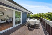 For rent, 5 beds 3 baths house with garage, available 9th April, In Zone for Macleans, BBI and Mellons Bay School, walking distance to Macleans College, 26 Pickwick Parade, Mellons Bay, Auckland