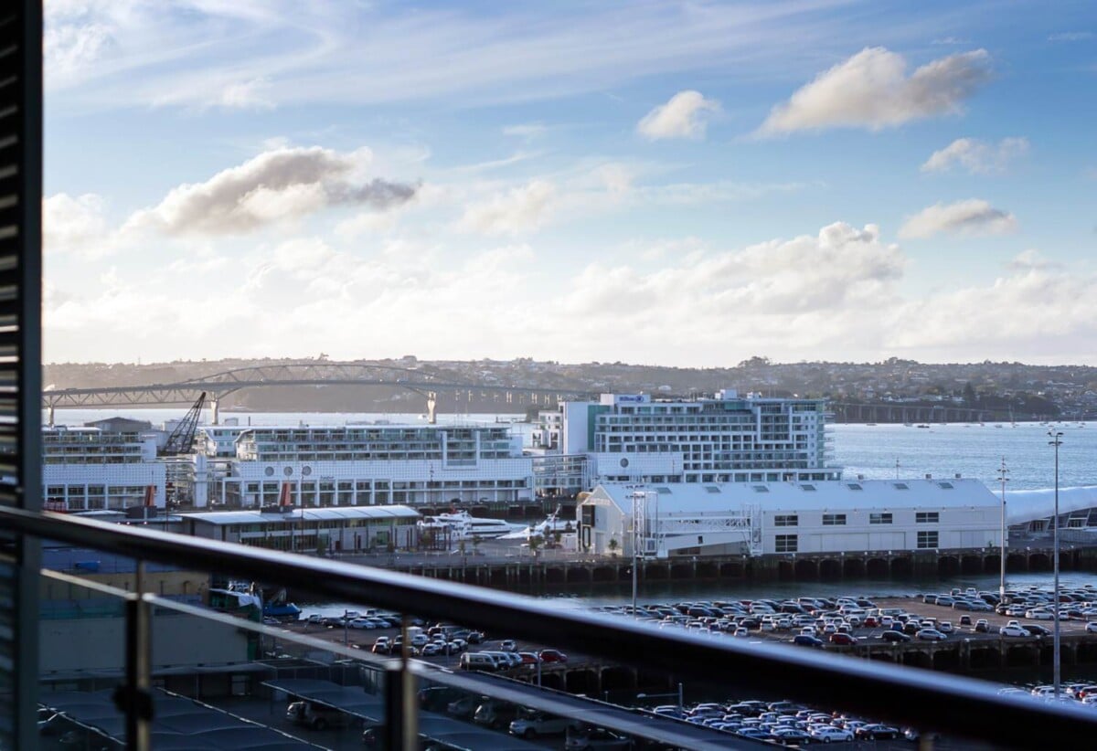 Urgent Sale!, Oversea Vendor, Auckland Girls’ Grammar School zone, Leasehold 3 beds 2 baths 2 car park apartment, 74sqm plus a massive balcony of approx. 18sqm, sea views, move-in ready, a short walk to Britomart, Queen Street, and Commercial Bay, with Woolworths just downstairs, quick motorway access, 1304/30 Beach Road, City Centre, Auckland