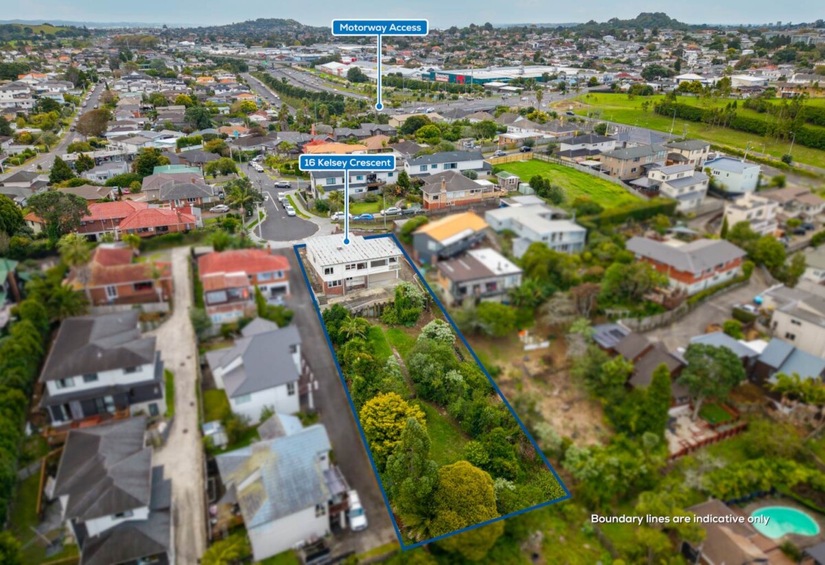 Develop/ Do Up Opportunity On 1189m² Elevated Site, 4 beds 1 bath home upstairs, 1 bed 1 flexi room 1 bath downstairs, double garage, this 190m2 house needs renovation, Motivated Owners, close to schools, shops, motorway access, 0.4 km to Hillsborough School, 16 Kelsey Crescent, Hillsborough, Auckland