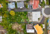 Develop/ Do Up Opportunity On 1189m² Elevated Site, 4 beds 1 bath home upstairs, 1 bed 1 flexi room 1 bath downstairs, double garage, this 190m2 house needs renovation, Motivated Owners, close to schools, shops, motorway access, 0.4 km to Hillsborough School, 16 Kelsey Crescent, Hillsborough, Auckland