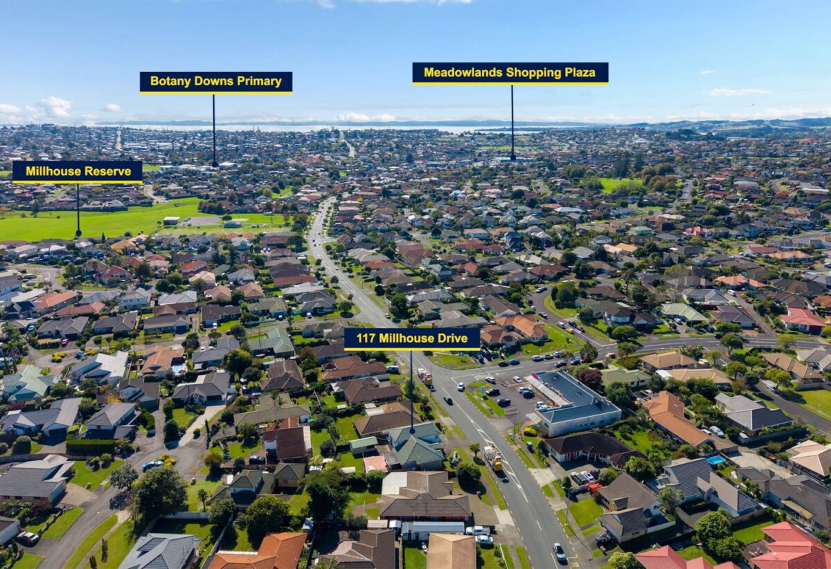 4 beds 3 baths house with double garage on 652m2 section, close to schools, shopping centres, golf club, 0.9 km to Botany Downs School, 117 Millhouse Drive, Northpark, Auckland