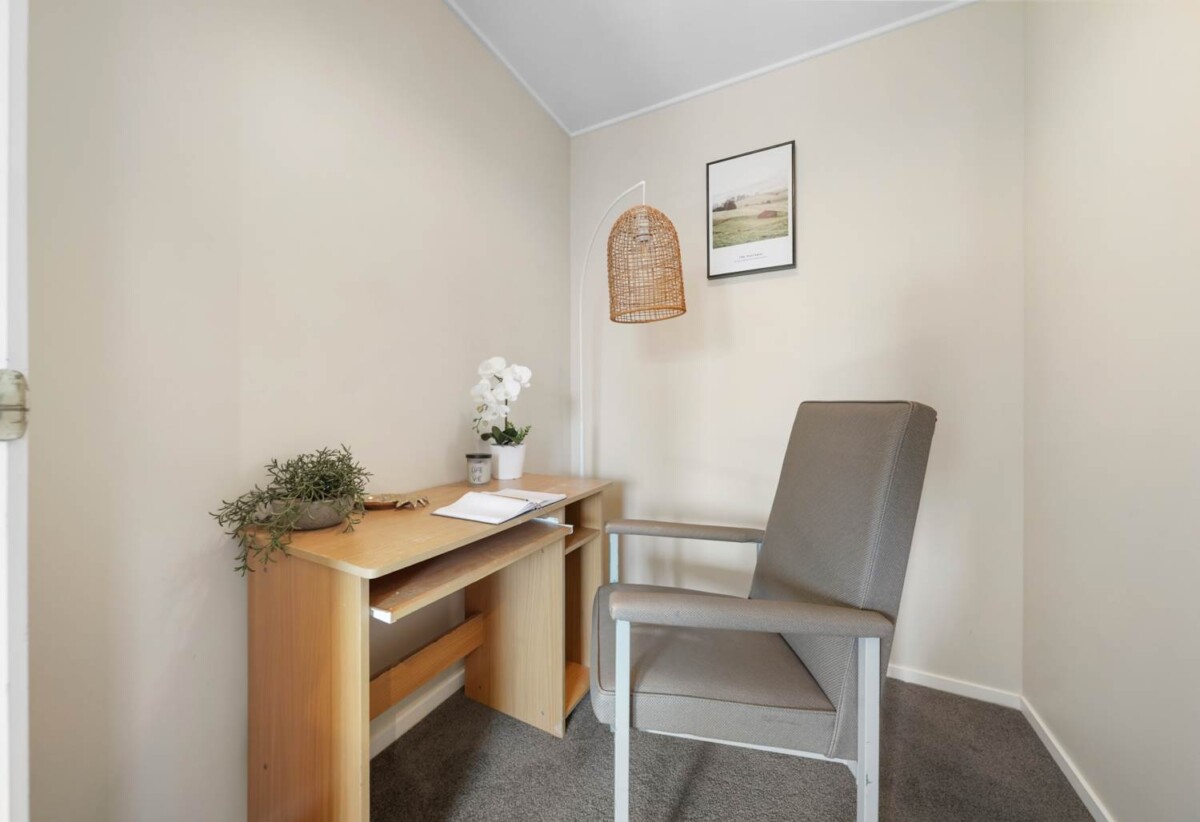 4 beds 3 baths house with double garage on 652m2 section, close to schools, shopping centres, golf club, 0.9 km to Botany Downs School, 117 Millhouse Drive, Northpark, Auckland