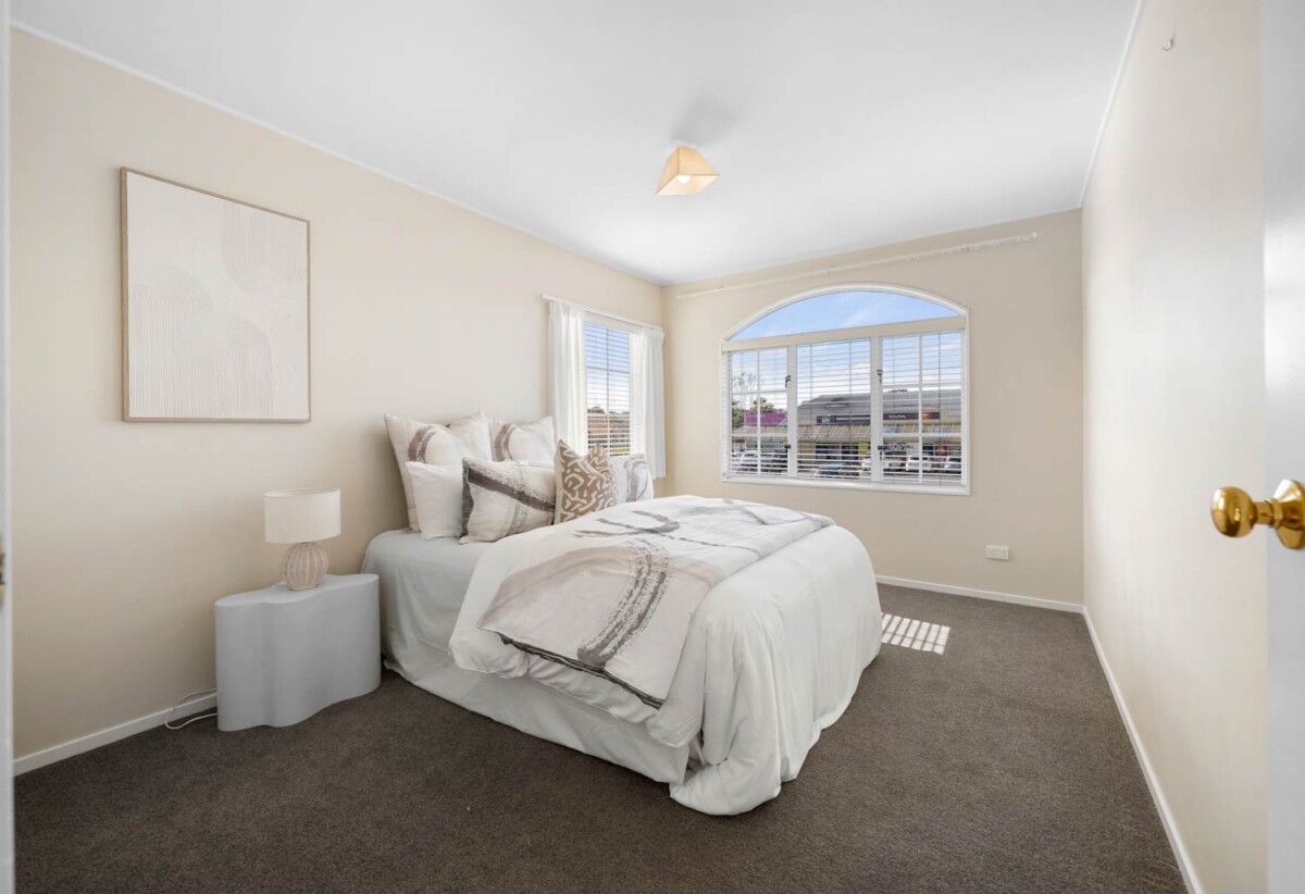 4 beds 3 baths house with double garage on 652m2 section, close to schools, shopping centres, golf club, 0.9 km to Botany Downs School, 117 Millhouse Drive, Northpark, Auckland