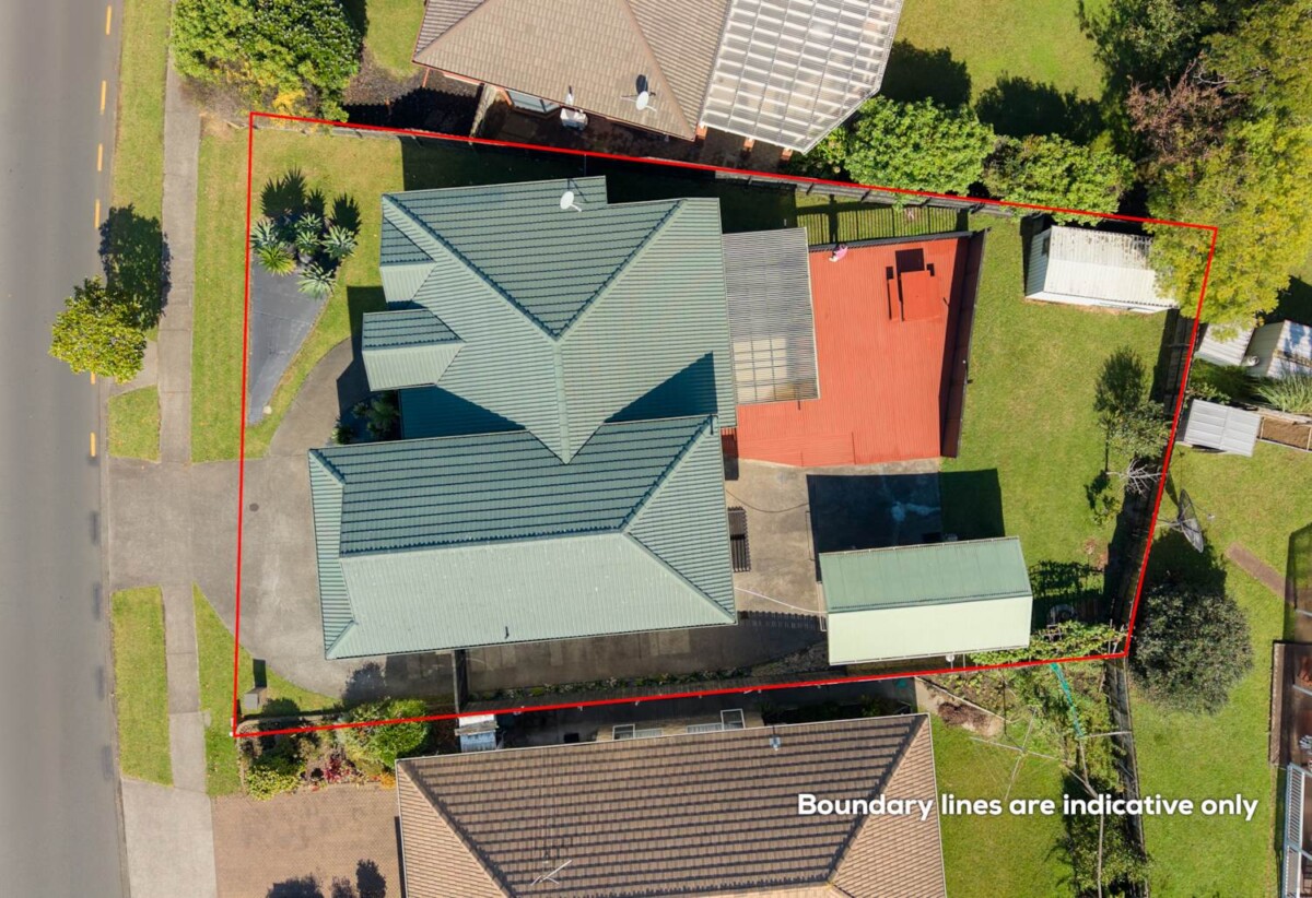 4 beds 3 baths house with double garage on 652m2 section, close to schools, shopping centres, golf club, 0.9 km to Botany Downs School, 117 Millhouse Drive, Northpark, Auckland