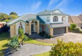 4 beds 3 baths house with double garage on 652m2 section, close to schools, shopping centres, golf club, 0.9 km to Botany Downs School, 117 Millhouse Drive, Northpark, Auckland