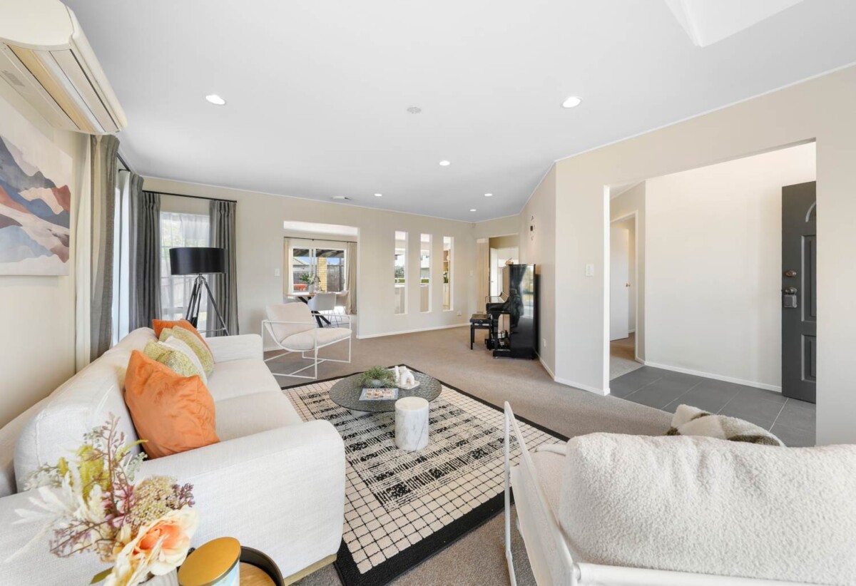 4 beds 3 baths house with double garage on 652m2 section, close to schools, shopping centres, golf club, 0.9 km to Botany Downs School, 117 Millhouse Drive, Northpark, Auckland
