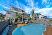 Rangitoto College zone, 4 beds 2 baths house with swimming pool on 684m2 section, 2 beds upstairs and two downstairs, along with two bathrooms, including a semi-ensuite. within walking distance to Browns Bay Beach, shops, and a local kindergarten, 0.6 km to Sherwood School (Auckland), 30 Oaktree Avenue, Browns Bay, Auckland
