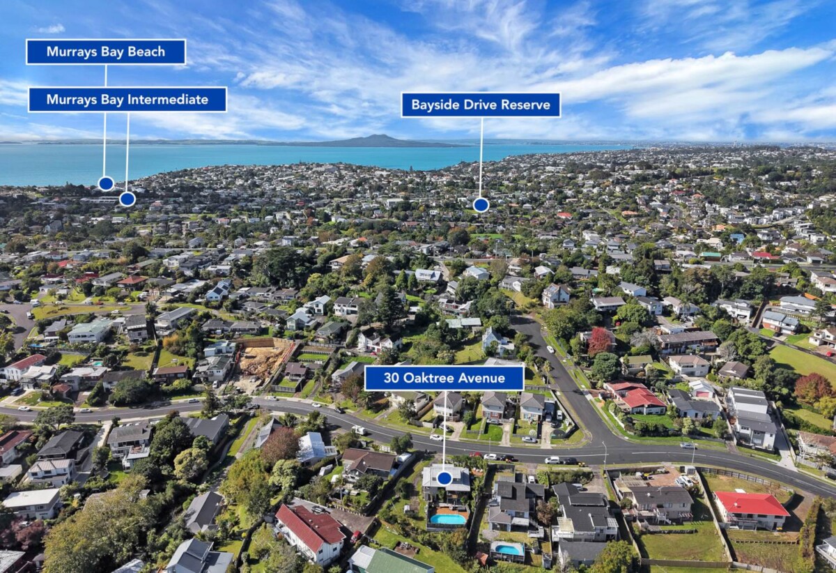 Rangitoto College zone, 4 beds 2 baths house with swimming pool on 684m2 section, 2 beds upstairs and two downstairs, along with two bathrooms, including a semi-ensuite. within walking distance to Browns Bay Beach, shops, and a local kindergarten, 0.6 km to Sherwood School (Auckland), 30 Oaktree Avenue, Browns Bay, Auckland