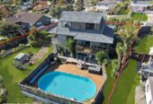 Rangitoto College zone, 4 beds 2 baths house with swimming pool on 684m2 section, 2 beds upstairs and two downstairs, along with two bathrooms, including a semi-ensuite. within walking distance to Browns Bay Beach, shops, and a local kindergarten, 0.6 km to Sherwood School (Auckland), 30 Oaktree Avenue, Browns Bay, Auckland