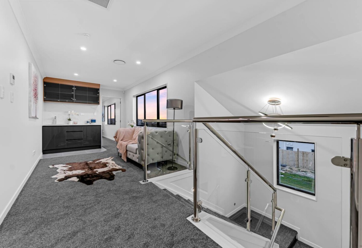 Brandnew 6 beds ( 4 ensuites) 5.5 naths house with double garage, 2-beds granny and Fireplace on 390m2 section, close to schools, shops, motorway access, waterfront walkaway, 0.4 km to Mangapikopiko School, 1.5 km to Rosehill Intermediate, 5 Catalina Avenue, Rosehill, Auckland