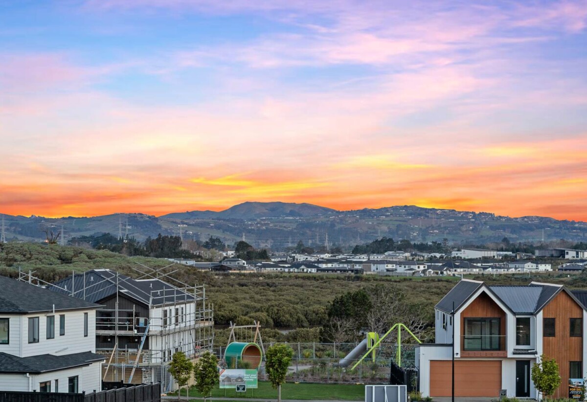 Brandnew 6 beds ( 4 ensuites) 5.5 naths house with double garage, 2-beds granny and Fireplace on 390m2 section, close to schools, shops, motorway access, waterfront walkaway, 0.4 km to Mangapikopiko School, 1.5 km to Rosehill Intermediate, 5 Catalina Avenue, Rosehill, Auckland