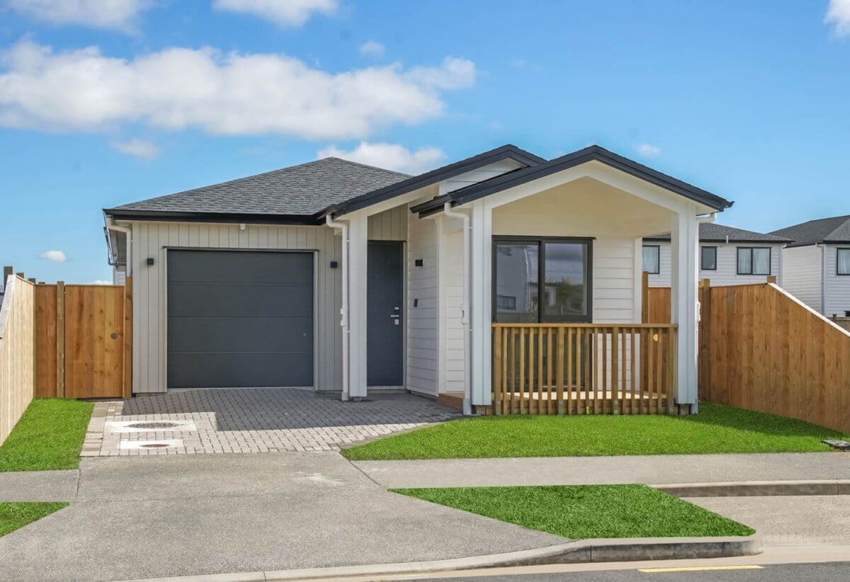 132m2 Brandnew 4 beds 2 baths house with garage on 267m2 section, close to shops, schools, motorway access, 0.6 km to Ngakoroa School, 2.7 km to Rosehill College, 24 Hari Road, Karaka, Auckland