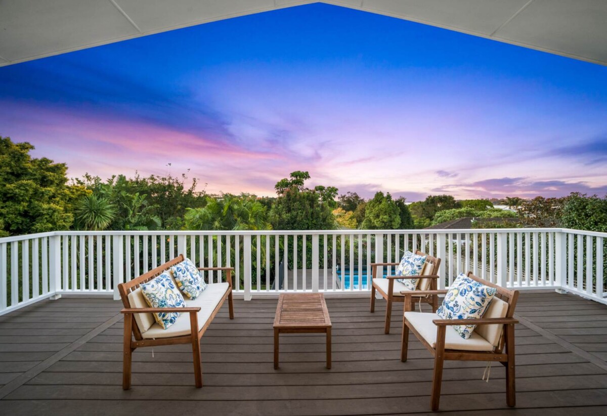 Refurbished 4 beds 3 baths house with double garage and swimming pool on 844m2 section, just minutes from local shops, cafes, and the beautiful Glendowie waterfront. 0.3 km to Glendowie School, 0.9 km to Glendowie College, 5 Thornhill Place, Glendowie, Auckland