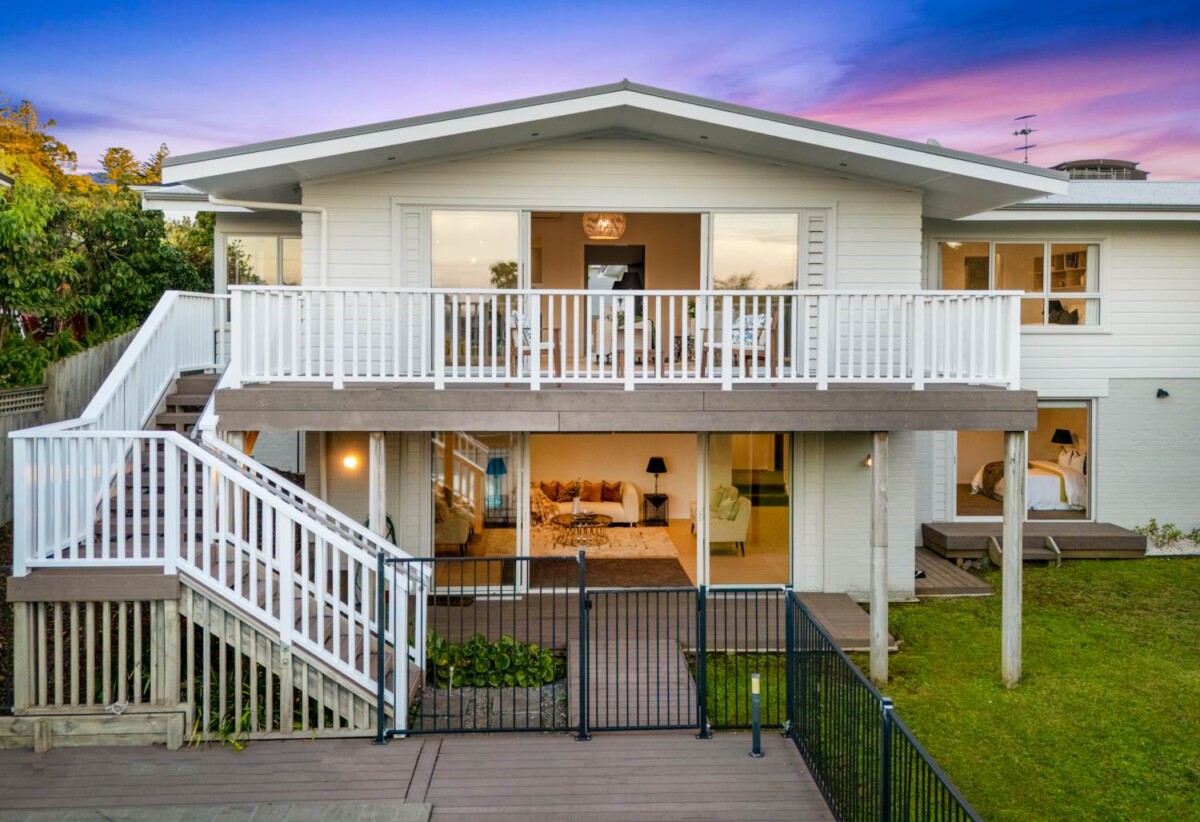 Refurbished 4 beds 3 baths house with double garage and swimming pool on 844m2 section, just minutes from local shops, cafes, and the beautiful Glendowie waterfront. 0.3 km to Glendowie School, 0.9 km to Glendowie College, 5 Thornhill Place, Glendowie, Auckland