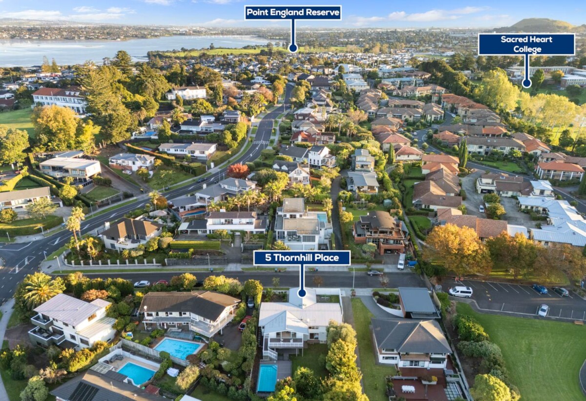 Refurbished 4 beds 3 baths house with double garage and swimming pool on 844m2 section, just minutes from local shops, cafes, and the beautiful Glendowie waterfront. 0.3 km to Glendowie School, 0.9 km to Glendowie College, 5 Thornhill Place, Glendowie, Auckland