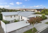 Refurbished 4 beds 3 baths house with double garage and swimming pool on 844m2 section, just minutes from local shops, cafes, and the beautiful Glendowie waterfront. 0.3 km to Glendowie School, 0.9 km to Glendowie College, 5 Thornhill Place, Glendowie, Auckland