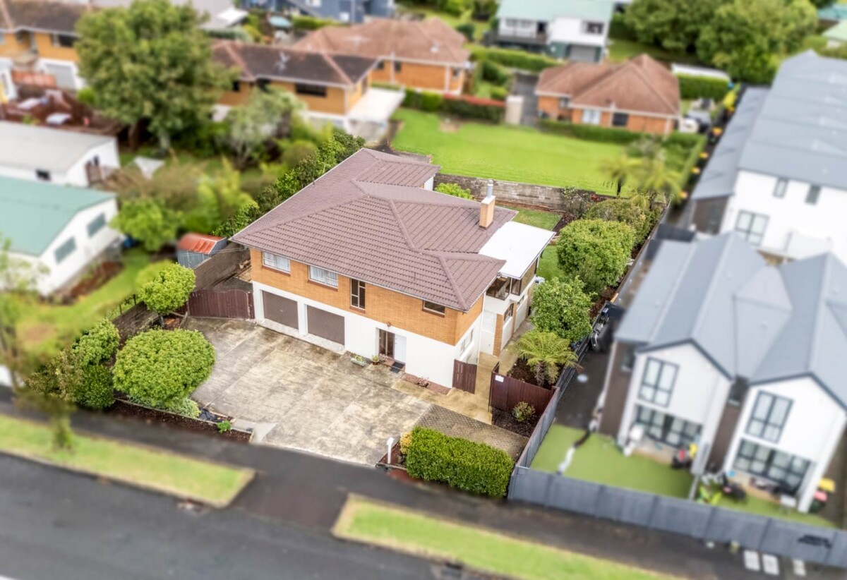 Home and income, 657m2 section, upstairs 3 beds 1 bath kiitchen and lounge, downstairs 2 beds + large flexi room 1.5 baths kitchen and lounge, easy motorway access. Only a leisurely walk to Mt Albert Pak’n Save, local cafés, 0.8 km to Avondale Primary School (Auckland), 77 Bollard Avenue, New Windsor, Auckland