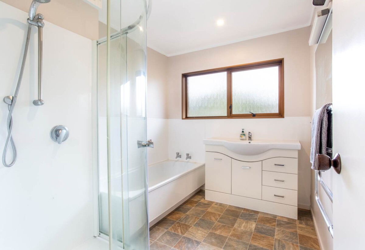 Home and income, 657m2 section, upstairs 3 beds 1 bath kiitchen and lounge, downstairs 2 beds + large flexi room 1.5 baths kitchen and lounge, easy motorway access. Only a leisurely walk to Mt Albert Pak’n Save, local cafés, 0.8 km to Avondale Primary School (Auckland), 77 Bollard Avenue, New Windsor, Auckland