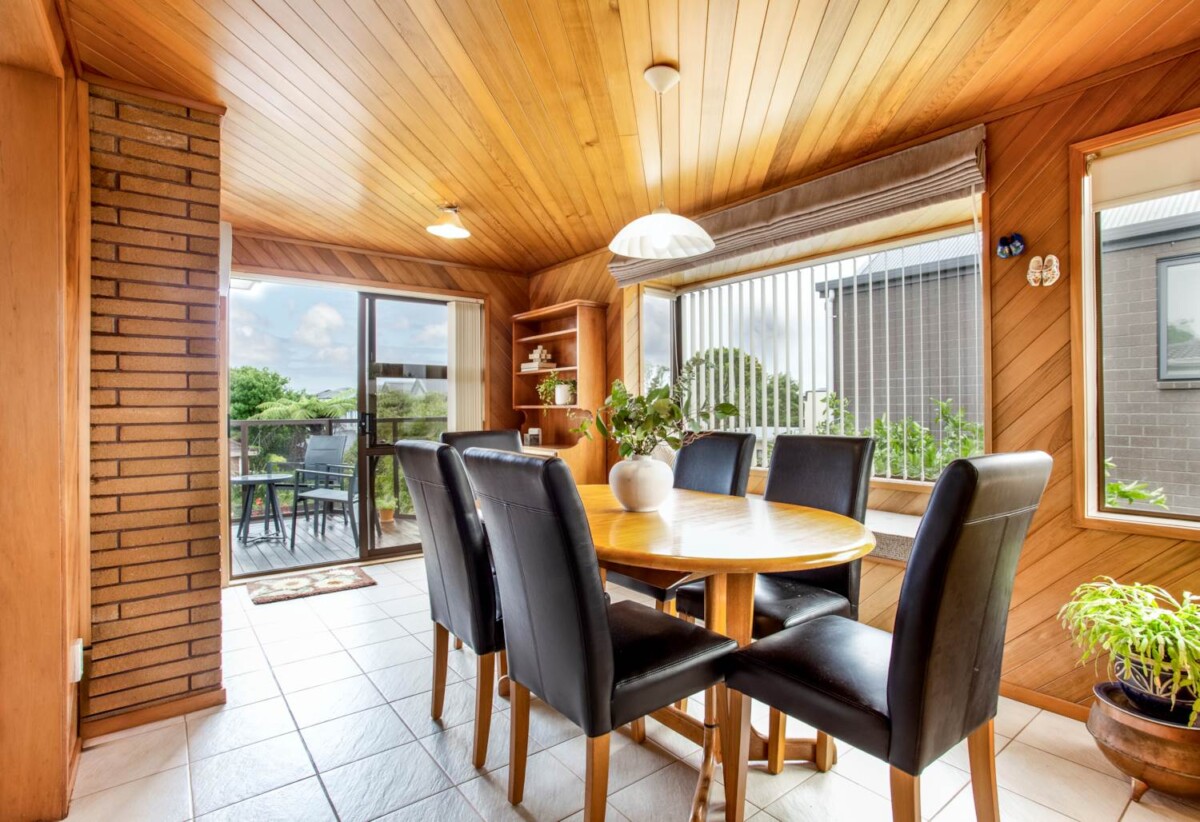 Home and income, 657m2 section, upstairs 3 beds 1 bath kiitchen and lounge, downstairs 2 beds + large flexi room 1.5 baths kitchen and lounge, easy motorway access. Only a leisurely walk to Mt Albert Pak’n Save, local cafés, 0.8 km to Avondale Primary School (Auckland), 77 Bollard Avenue, New Windsor, Auckland
