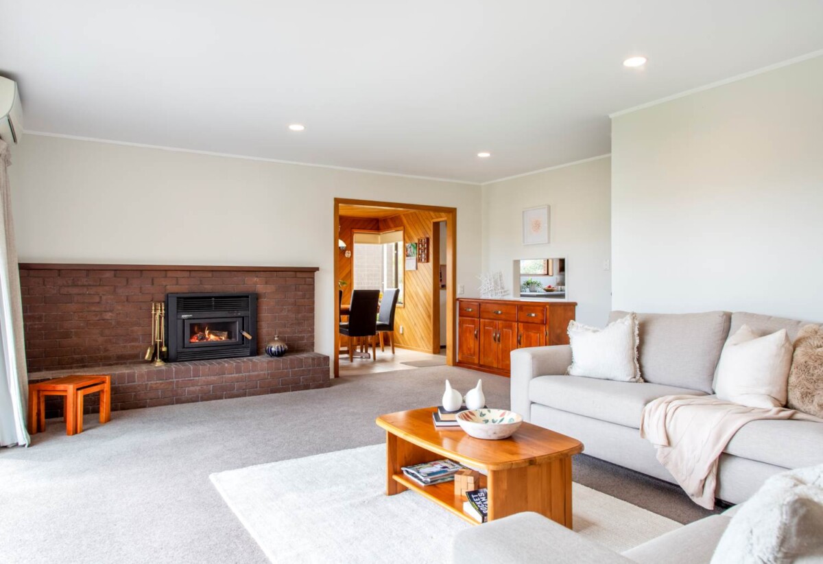 Home and income, 657m2 section, upstairs 3 beds 1 bath kiitchen and lounge, downstairs 2 beds + large flexi room 1.5 baths kitchen and lounge, easy motorway access. Only a leisurely walk to Mt Albert Pak’n Save, local cafés, 0.8 km to Avondale Primary School (Auckland), 77 Bollard Avenue, New Windsor, Auckland