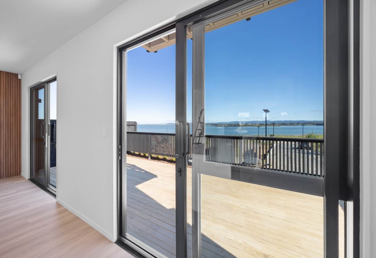 Sea views, 168m2 Brandnew 4 beds 3.5 baths house with garage, Central air conditioning, minutes’ walk to the waterfront, Near motorway access, bus stops, supermarkets and local amenities, schools, Zoned for top local schools: Scott Point School , Hobsonville Point Primary & Hobsonville Point Secondary School. 54 Picnic Point Road, Hobsonville, Auckland