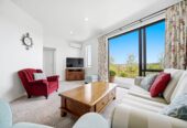Rangitoto College zone, 3 beds 1.5 baths home with garage, Minutes from the Albany Mega Centre, Westfield Mall, motorway access, schools, 0.5 km to Oteha Valley School and Northcross Intermediate, 21/22 Northcross drive, Oteha, Auckland