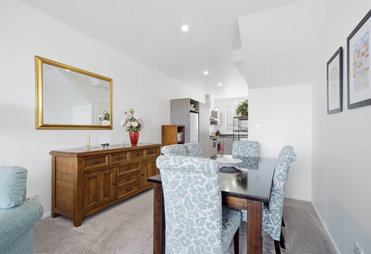 Rangitoto College zone, 3 beds 1.5 baths home with garage, Minutes from the Albany Mega Centre, Westfield Mall, motorway access, schools, 0.5 km to Oteha Valley School and Northcross Intermediate, 21/22 Northcross drive, Oteha, Auckland
