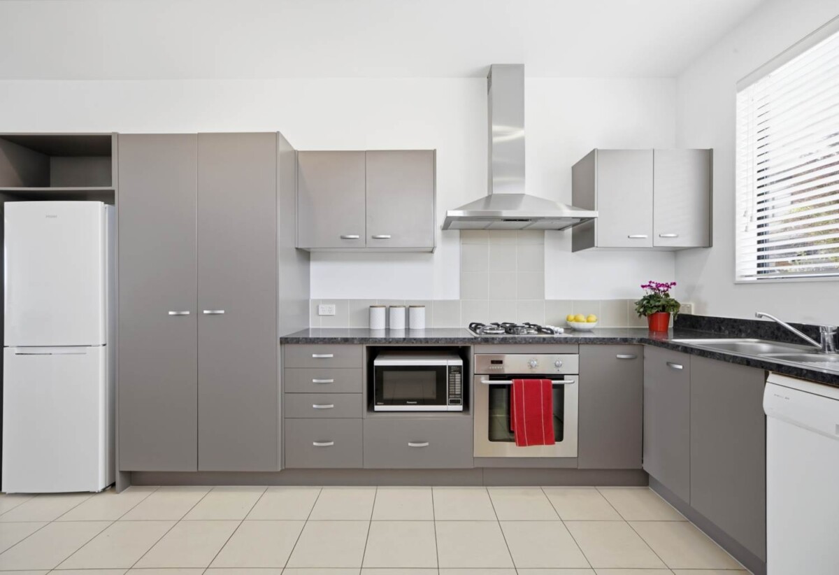Rangitoto College zone, 3 beds 1.5 baths home with garage, Minutes from the Albany Mega Centre, Westfield Mall, motorway access, schools, 0.5 km to Oteha Valley School and Northcross Intermediate, 21/22 Northcross drive, Oteha, Auckland