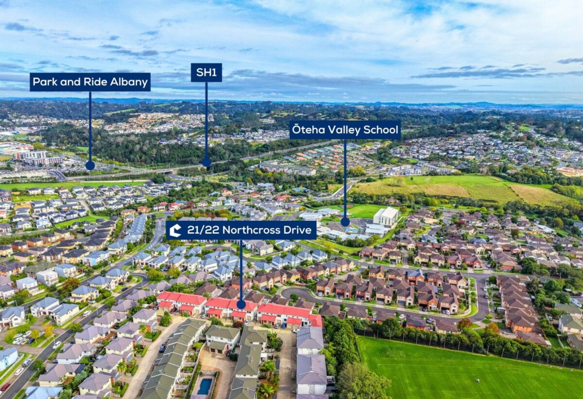 Rangitoto College zone, 3 beds 1.5 baths home with garage, Minutes from the Albany Mega Centre, Westfield Mall, motorway access, schools, 0.5 km to Oteha Valley School and Northcross Intermediate, 21/22 Northcross drive, Oteha, Auckland
