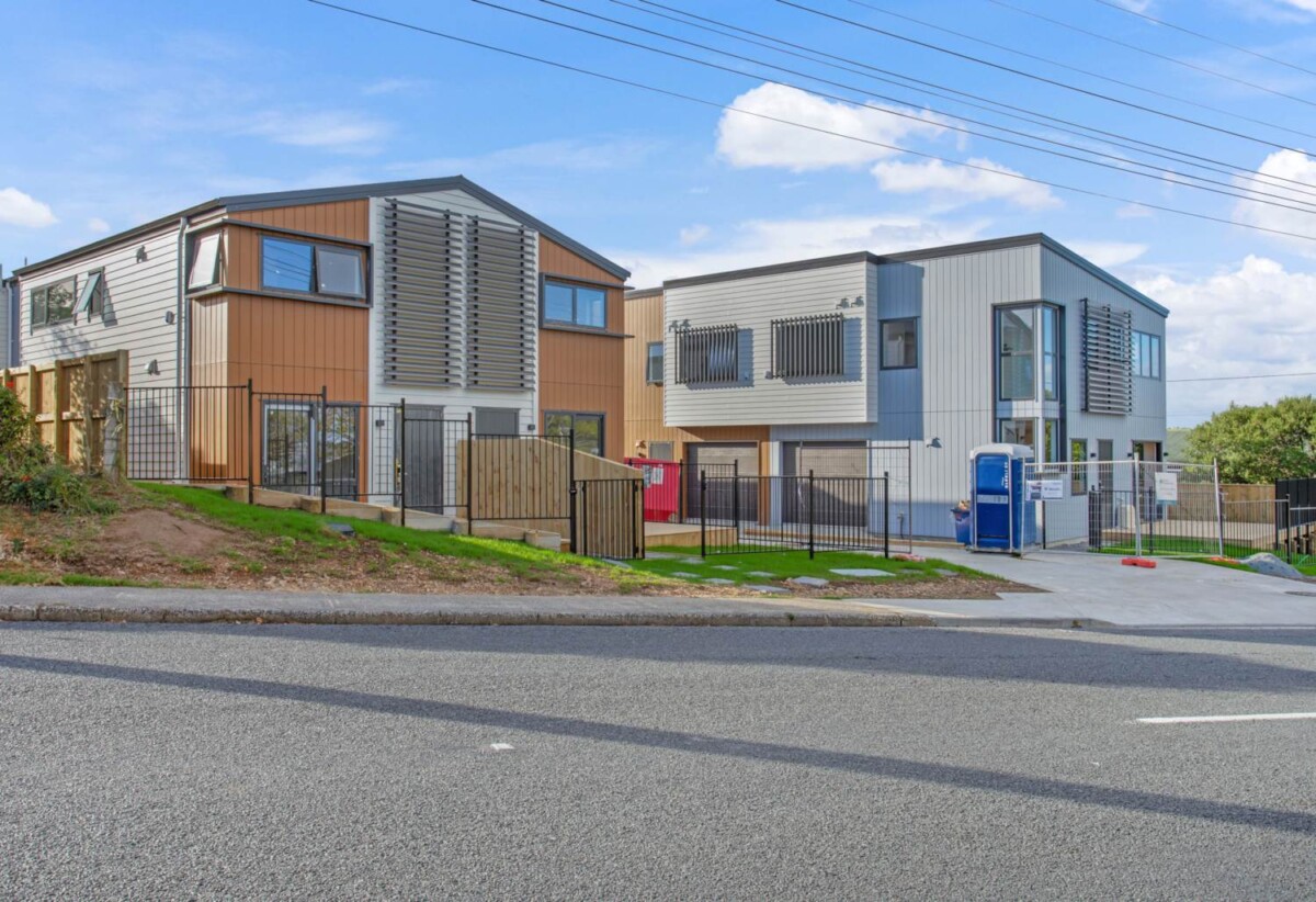 Make an Offer, 10 years Stanford Warranty, Brandnew 3 beds 2.5 baths home with garage, Walk to Moire Park, 0.5 km to Colwill School Massey, near West Harbour, close to motorway access, Local supermarkets and popular eateries are just moments away, while Northwest, Westgate, and Costco are all within a short drive, 8/196 Royal Road, Massey, Auckland