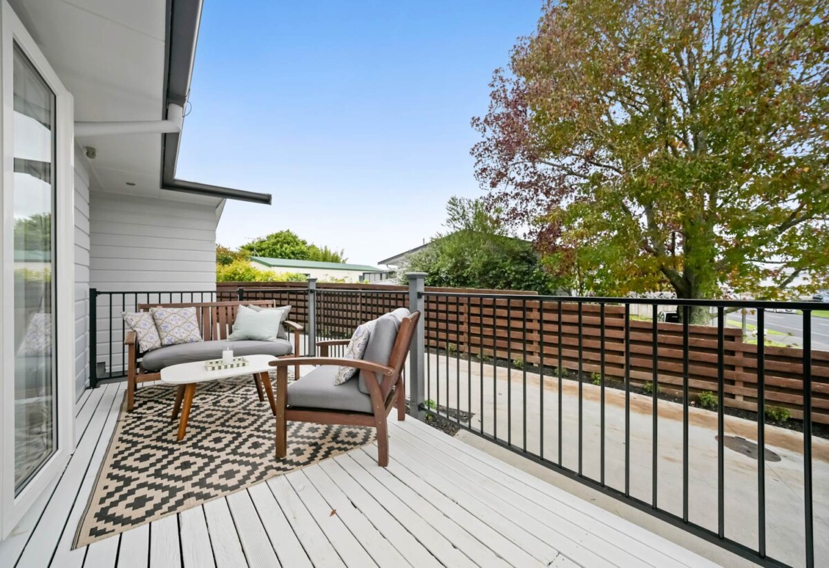 Renovated 3 beds 1 bath house, Zoned for the popular Farm Cove Intermediate and Pakuranga College, close to schools, shops, shopping centre, 0.6 km to Elm Park School, Lot 1, 29 Hope Farm Avenue, Pakuranga Heights, Auckland