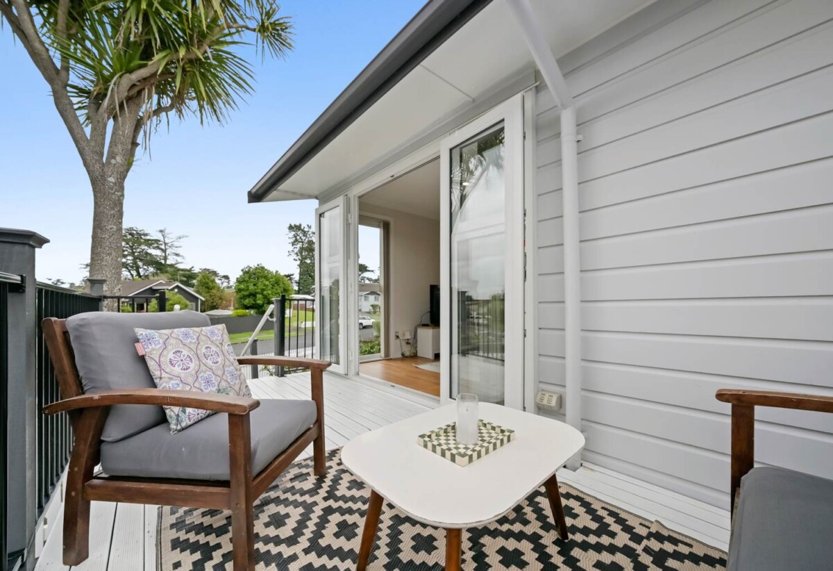Renovated 3 beds 1 bath house, Zoned for the popular Farm Cove Intermediate and Pakuranga College, close to schools, shops, shopping centre, 0.6 km to Elm Park School, Lot 1, 29 Hope Farm Avenue, Pakuranga Heights, Auckland
