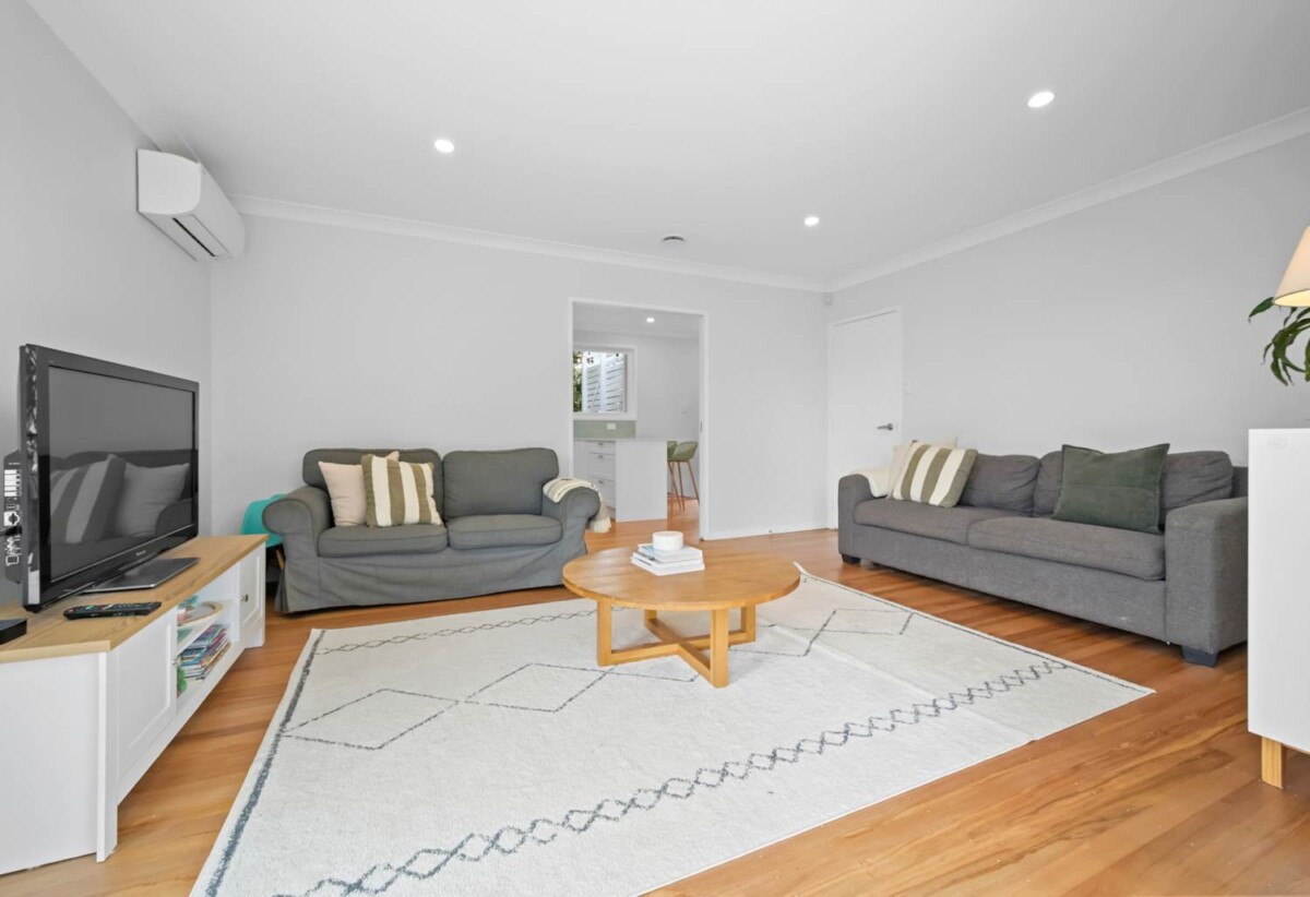 Renovated 3 beds 1 bath house, Zoned for the popular Farm Cove Intermediate and Pakuranga College, close to schools, shops, shopping centre, 0.6 km to Elm Park School, Lot 1, 29 Hope Farm Avenue, Pakuranga Heights, Auckland