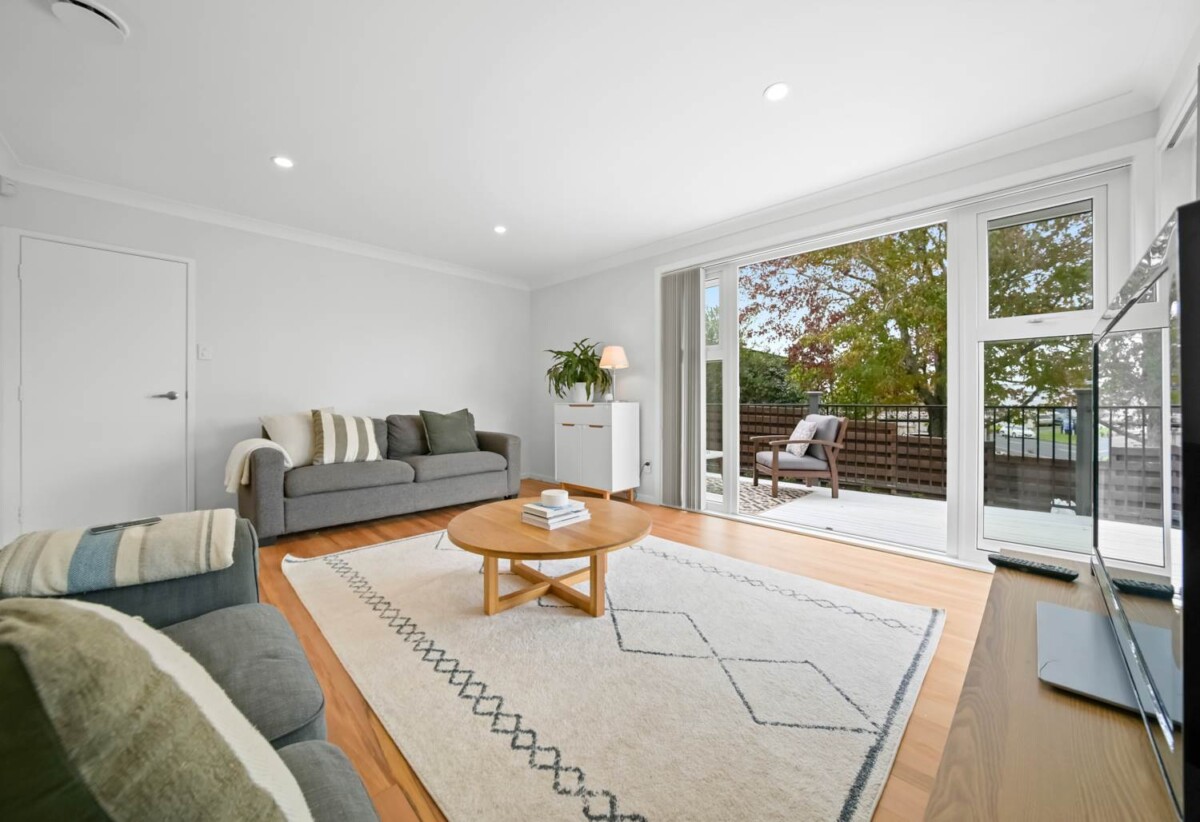 Renovated 3 beds 1 bath house, Zoned for the popular Farm Cove Intermediate and Pakuranga College, close to schools, shops, shopping centre, 0.6 km to Elm Park School, Lot 1, 29 Hope Farm Avenue, Pakuranga Heights, Auckland