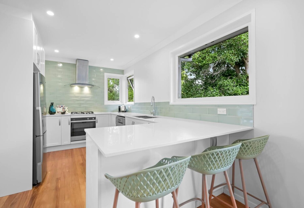 Renovated 3 beds 1 bath house, Zoned for the popular Farm Cove Intermediate and Pakuranga College, close to schools, shops, shopping centre, 0.6 km to Elm Park School, Lot 1, 29 Hope Farm Avenue, Pakuranga Heights, Auckland