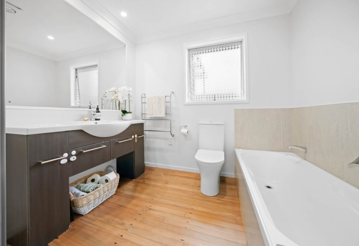 Renovated 3 beds 1 bath house, Zoned for the popular Farm Cove Intermediate and Pakuranga College, close to schools, shops, shopping centre, 0.6 km to Elm Park School, Lot 1, 29 Hope Farm Avenue, Pakuranga Heights, Auckland