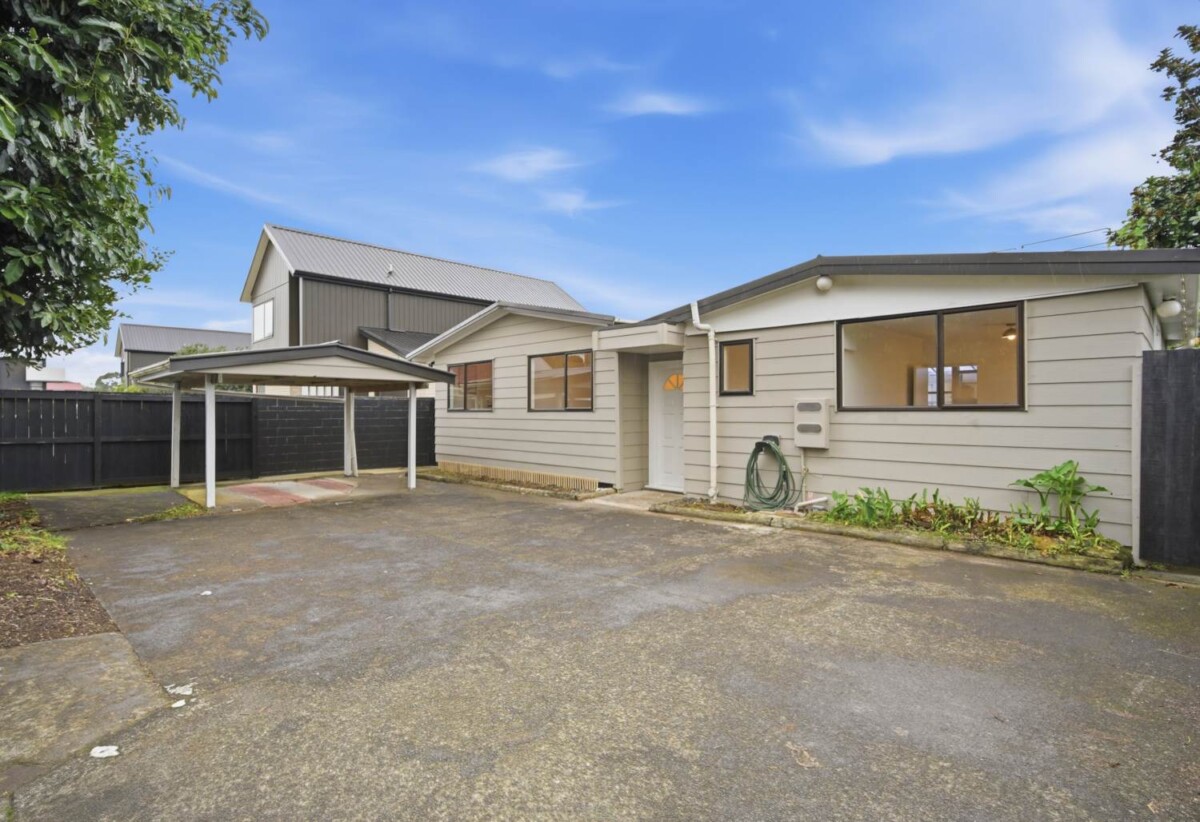 Renovated 4 beds 2 baths house with car port and car parks, close to shops, schools, parks, motorway access, 0.3 km to Owairaka District School, 37A Range View Road, Mt Albert, Auckland