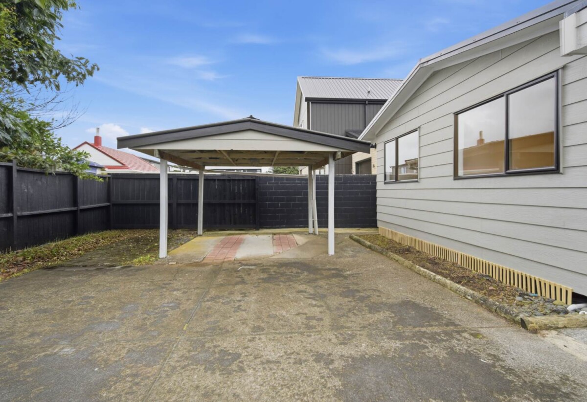 Renovated 4 beds 2 baths house with car port and car parks, close to shops, schools, parks, motorway access, 0.3 km to Owairaka District School, 37A Range View Road, Mt Albert, Auckland