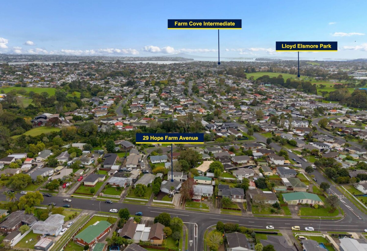 Renovated 3 beds 1 bath house, Zoned for the popular Farm Cove Intermediate and Pakuranga College, close to schools, shops, shopping centre, 0.6 km to Elm Park School, Lot 1, 29 Hope Farm Avenue, Pakuranga Heights, Auckland