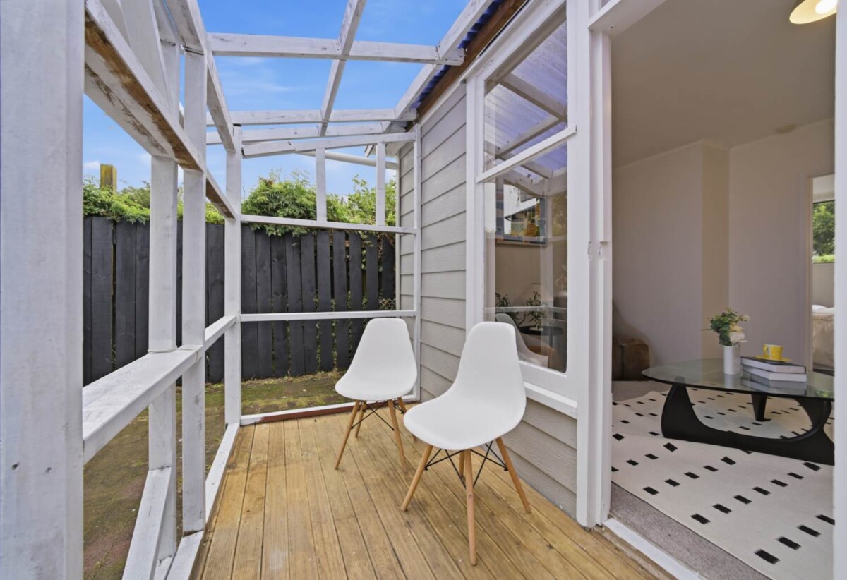 Renovated 4 beds 2 baths house with car port and car parks, close to shops, schools, parks, motorway access, 0.3 km to Owairaka District School, 37A Range View Road, Mt Albert, Auckland