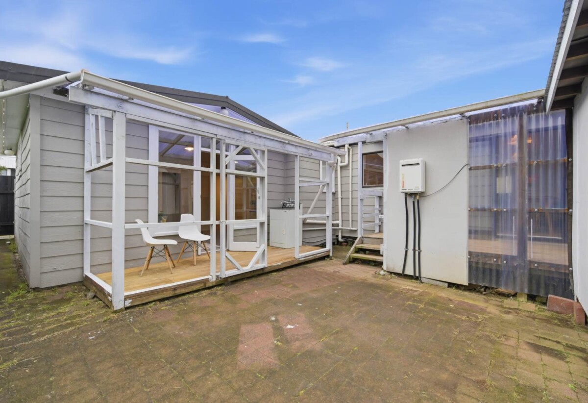 Renovated 4 beds 2 baths house with car port and car parks, close to shops, schools, parks, motorway access, 0.3 km to Owairaka District School, 37A Range View Road, Mt Albert, Auckland